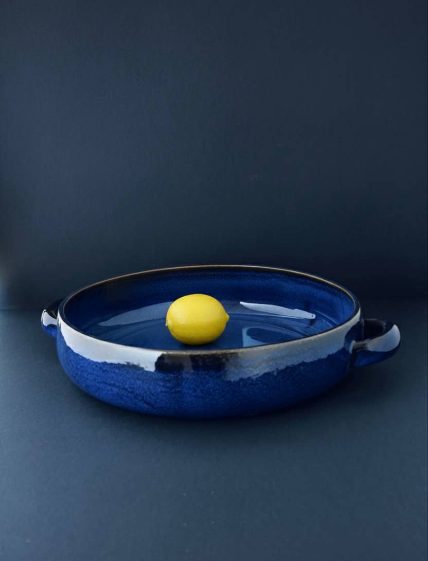 Stoneware Serving Plate with Handles 13.4"