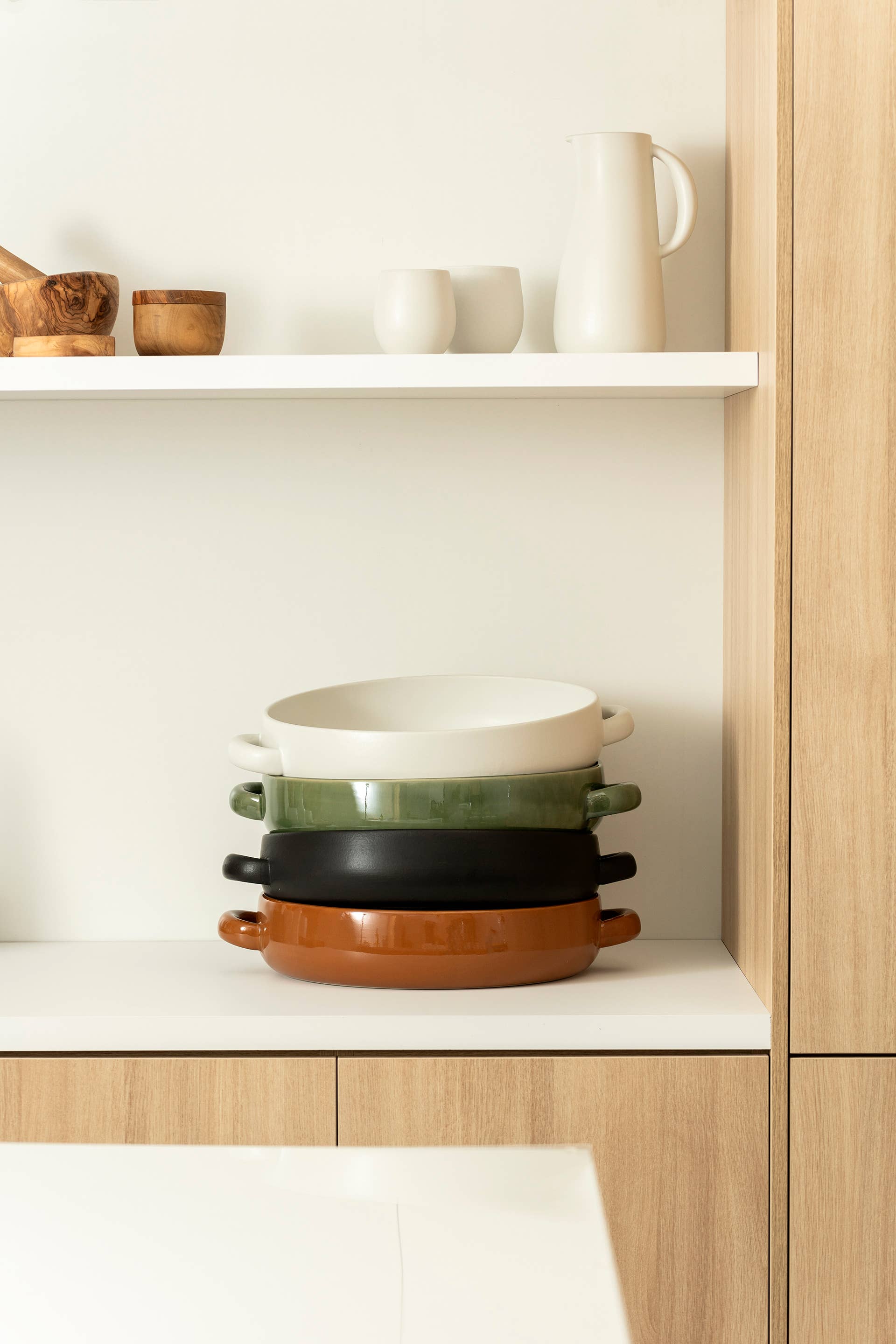 Stoneware Serving Plate with Handles 13.4"